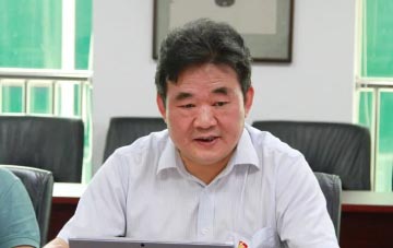 李玉中同志結(jié)合輕工行業(yè)實際講授主題教育專題黨課
